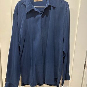 Lightly worn. Excelent condition. Tommy Bahama 100 silk long sleeve men’s shirt.